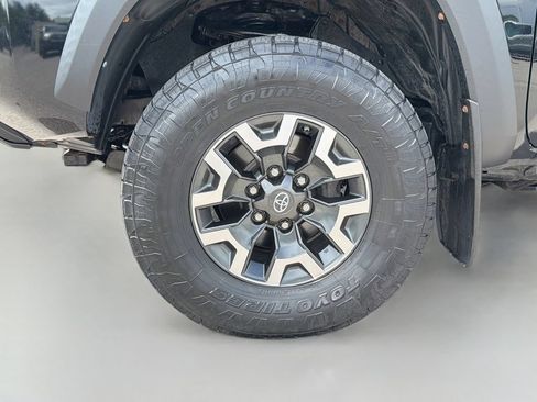 Used 2018 Toyota Tacoma TRD Off-Road AWD/4WD image 34