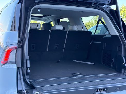 New 2026 Lincoln Navigator L Reserve AWD/4WD image 8