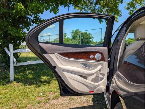 Used 2018 Mercedes-Benz E 300 4MATIC w/ Premium 2 Package image 11