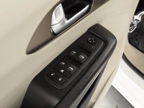 Used 2021 Chrysler Voyager Lxi FWD image 28