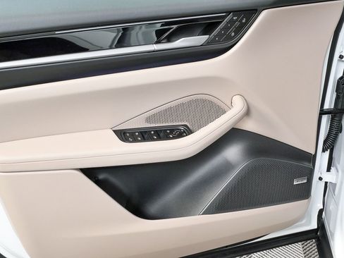 New 2026 Porsche Macan Electric image 6