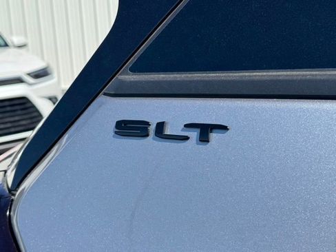 Used 2023 GMC Terrain SLT w/ Tech Package FWD image 7