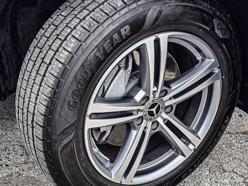 Used 2022 Mercedes-Benz GLC 300 4MATIC image 7