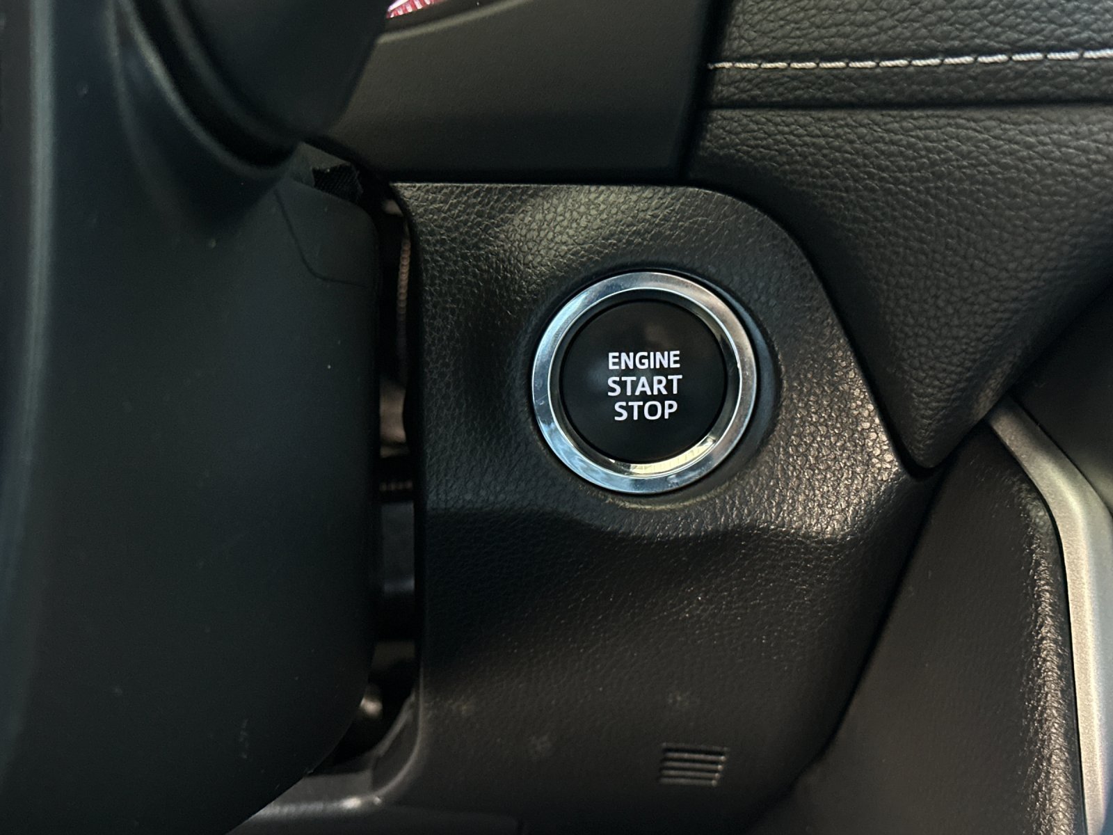 Used 2025 Toyota RAV4 XLE FWD image 20
