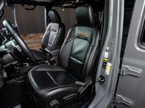 Used 2021 Jeep Wrangler Unlimited Rubicon w/ Trailer Tow Package image 30