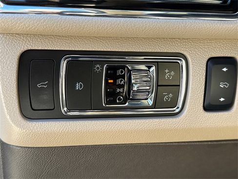 Used 2024 Lincoln Navigator Reserve image 24
