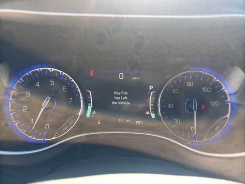 New 2027 Chrysler Pacifica Select AWD/4WD image 7