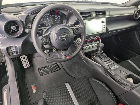 Used 2025 Toyota GR86 Premium image 25