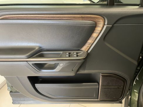 Used 2025 Rivian R1S Premium image 12