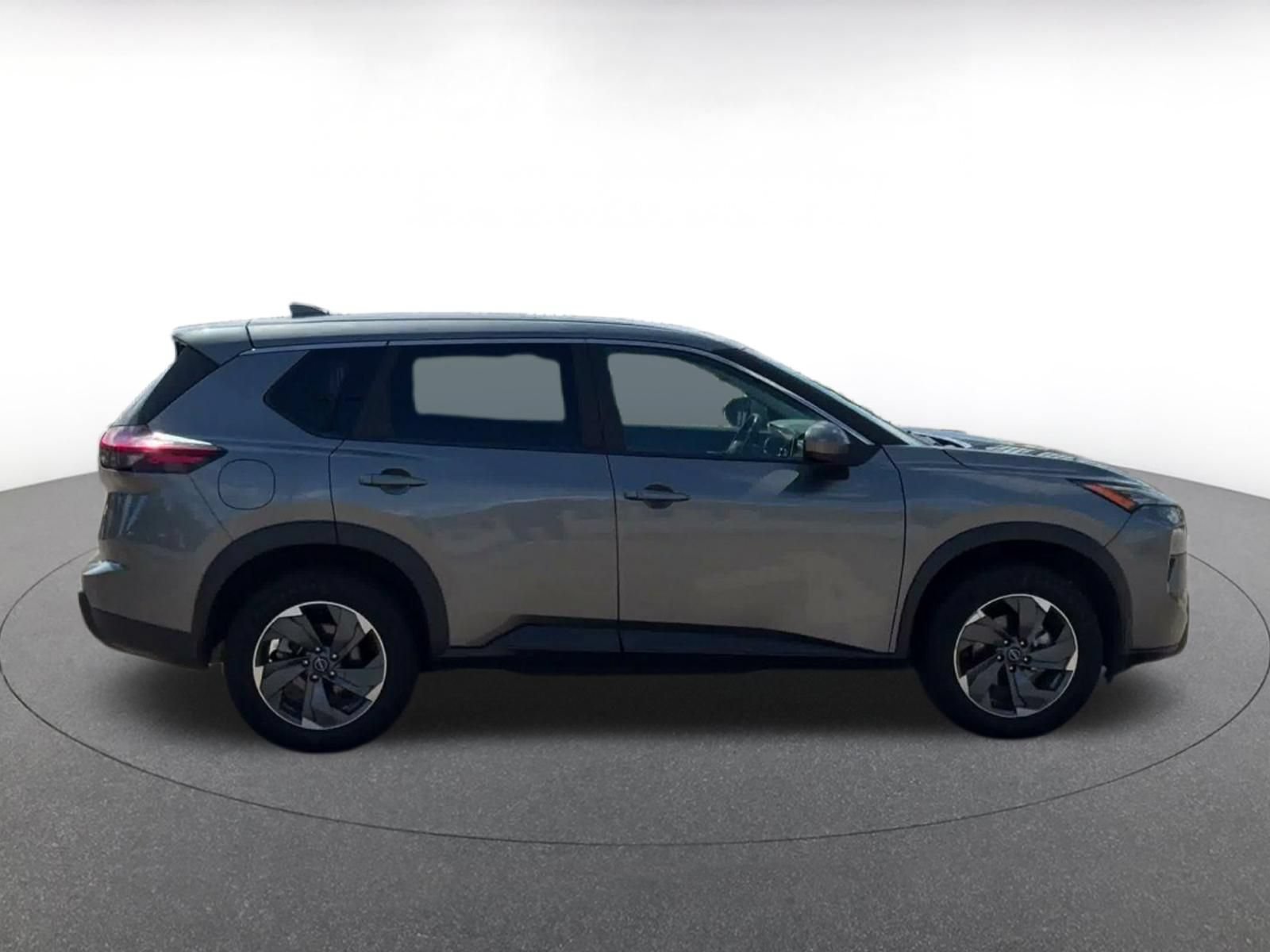 Used 2025 Nissan Rogue SV FWD image 15