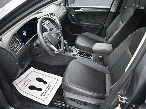 Used 2024 Volkswagen Tiguan SE AWD/4WD image 21