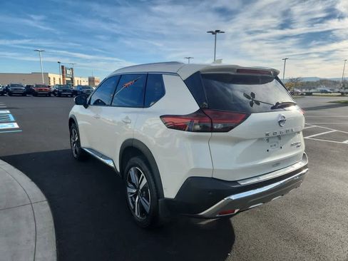 Used 2021 Nissan Rogue Platinum image 4