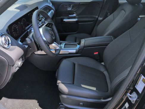 Used 2026 Mercedes-Benz GLB 250 4MATIC image 10