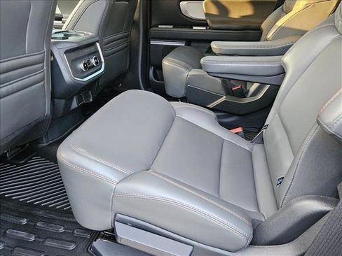 Used 2025 Ford Expedition Active RWD image 18
