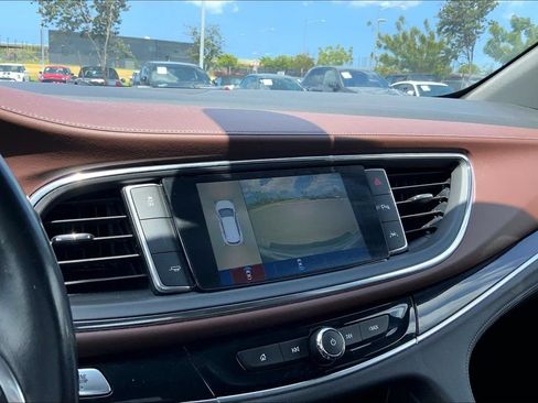 Used 2018 Buick Enclave Avenir w/ Avenir Technology Package FWD image 18