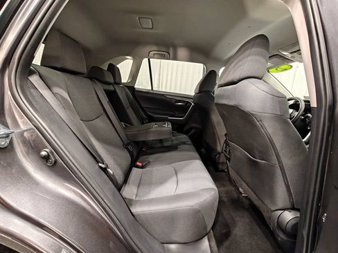 Used 2025 Toyota RAV4 XLE AWD/4WD image 19