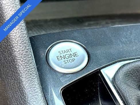 Used 2022 Volkswagen Tiguan SE w/ Panoramic Sunroof Package FWD image 16