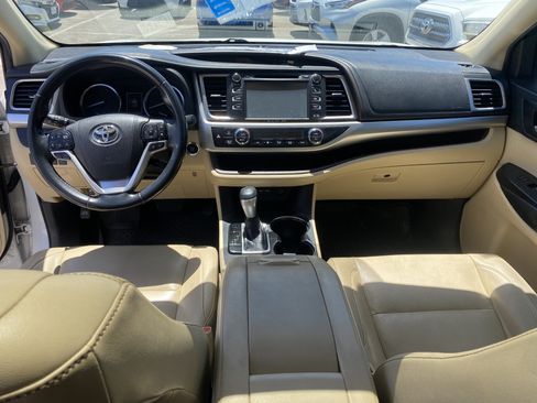 Used 2019 Toyota Highlander XLE w/ Carpet Mat Package (TMS) FWD image 26