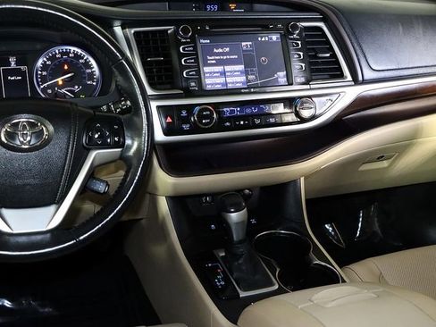 Used 2015 Toyota Highlander Limited image 17