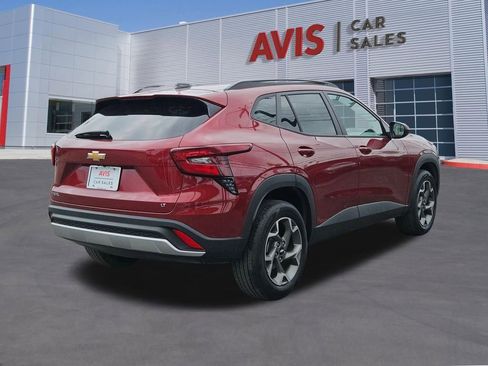 Used 2025 Chevrolet Trax LT w/ LT Convenience Package FWD image 6