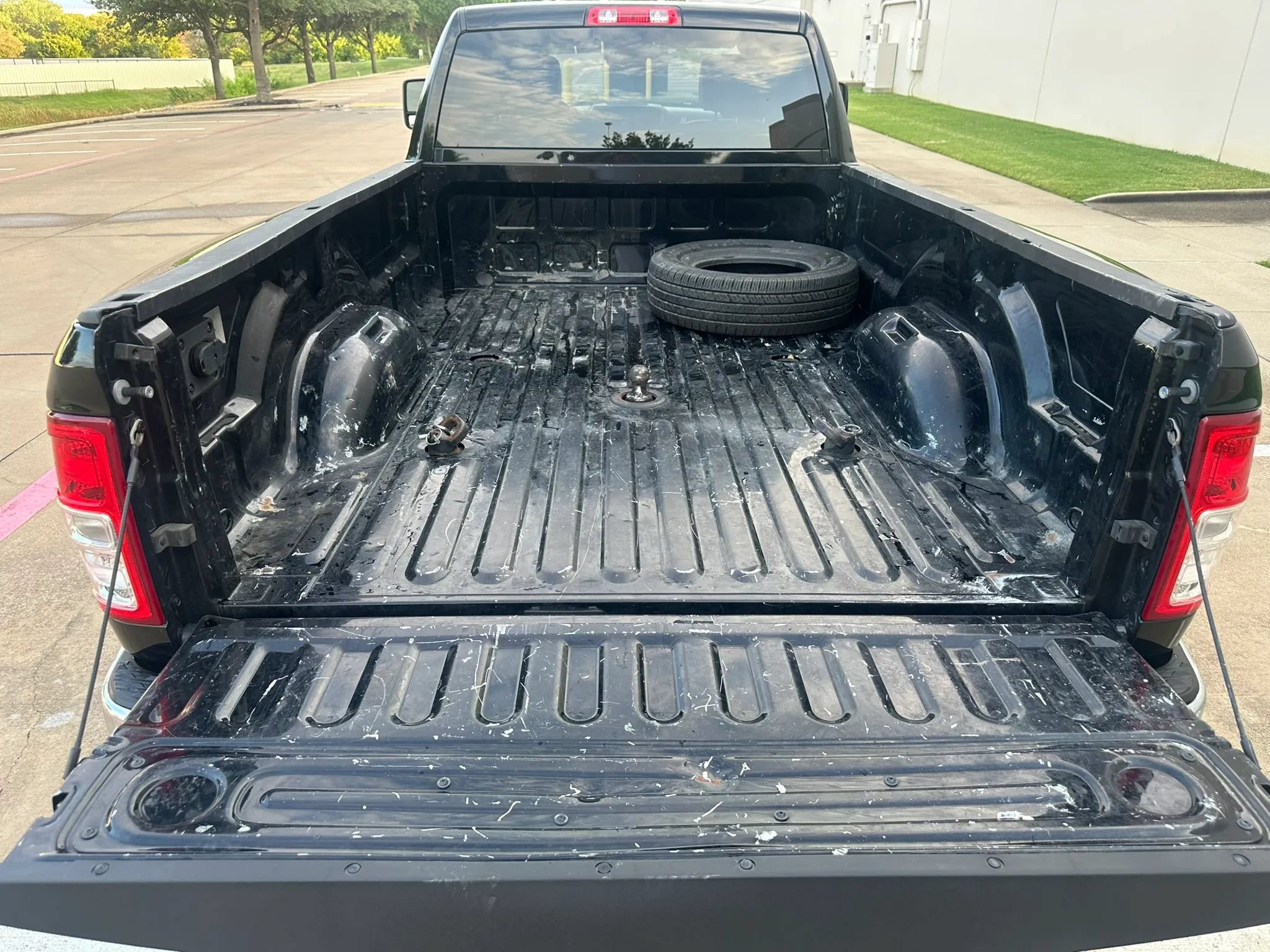 Used 2024 RAM 3500 Tradesman w/ Chrome Appearance Group AWD/4WD image 15