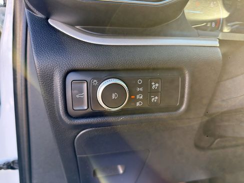 Used 2020 Ford Explorer XLT w/ Equipment Group 202A AWD/4WD image 28