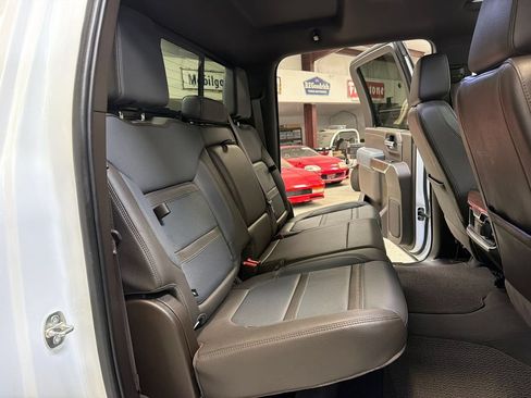 Used 2023 GMC Sierra 3500 Denali w/ Technology Package AWD/4WD image 42