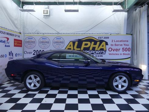 Used 2014 Dodge Challenger SXT RWD image 18