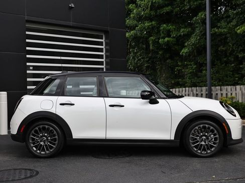 Used 2025 MINI Cooper 4-Door Hardtop FWD image 4