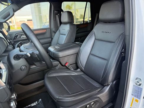 Used 2025 GMC Yukon Denali image 12