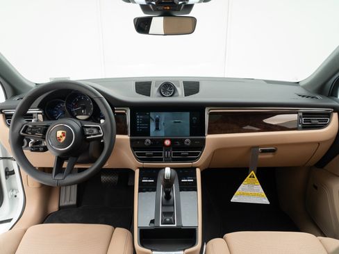 New 2026 Porsche Macan image 29