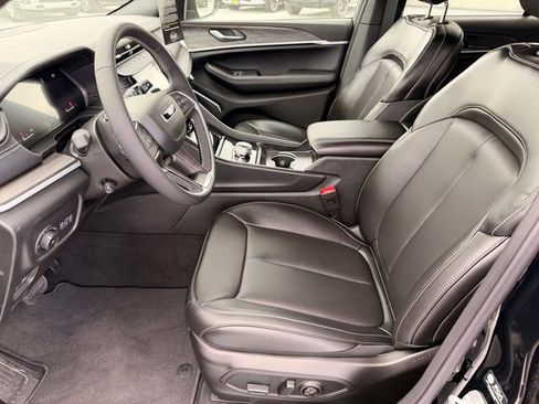 New 2026 Jeep Grand Cherokee Limited w/ Luxury Tech Group II image 8