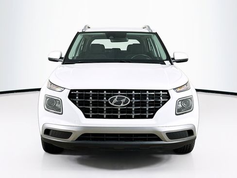 Used 2022 Hyundai Venue SEL w/ Cargo Package image 2