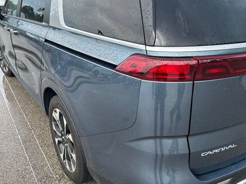 Certified 2024 Kia Carnival EX FWD image 3