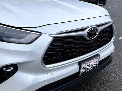 Used 2024 Toyota Highlander XLE image 29