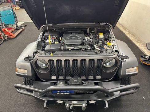 Used 2018 Jeep Wrangler Unlimited Sport AWD/4WD image 11