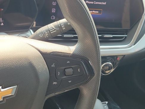 Used 2025 Chevrolet Trax LT FWD image 24