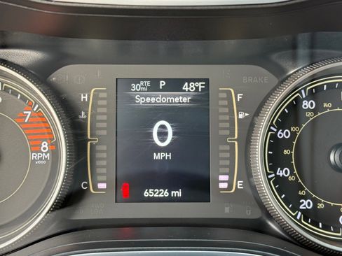 Used 2019 Jeep Cherokee Latitude Plus w/ Comfort/Convenience Group AWD/4WD image 39