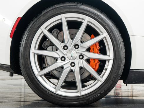 Used 2018 Aston Martin DB11 Coupe RWD image 40