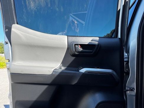 Used 2019 Toyota Tacoma SR5 image 12