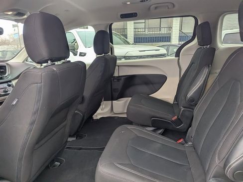 Used 2023 Chrysler Voyager LX image 29
