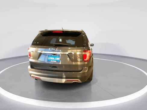 Used 2017 Ford Explorer XLT w/ Equipment Group 202A image 7