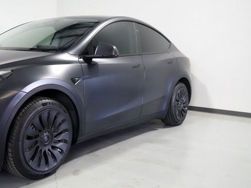 Used 2024 Tesla Model Y 2WD image 48
