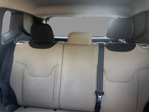 Used 2015 Jeep Renegade Latitude AWD/4WD image 17