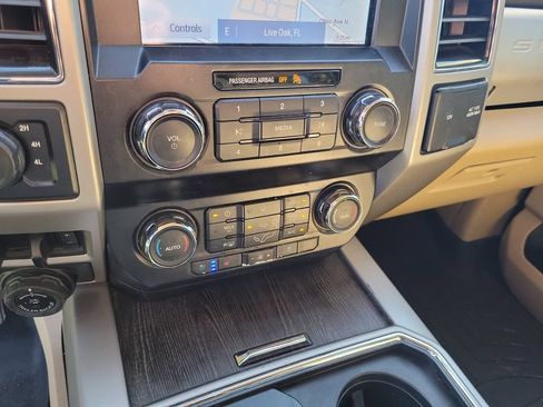 Used 2020 Ford F250 Lariat w/ Lariat Value Package AWD/4WD image 31