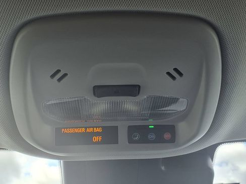 Used 2025 Chevrolet Trax LT FWD image 29