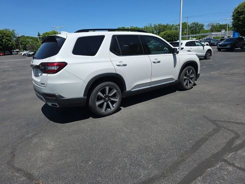 Used 2023 Honda Pilot Touring image 7