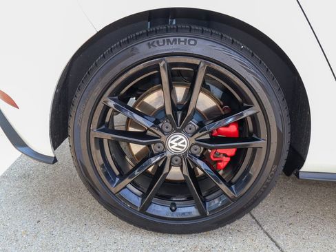 Used 2021 Volkswagen GTI SE FWD image 9