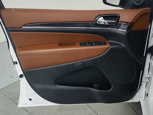 Used 2021 Jeep Grand Cherokee Overland AWD/4WD image 16
