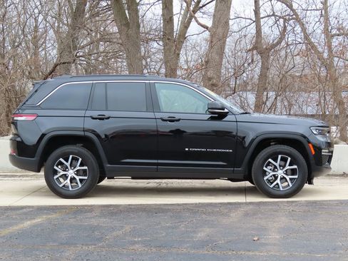 Certified 2025 Jeep Grand Cherokee Limited AWD/4WD image 2